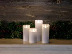 Konstsmide LED Echtwachskerze Mit Flamme & Timer, Ø 7,5cm, Höhe 20,5cm, Batteriebetrieb -Globo Store led echtwachskerze mit flamme timer 75cm hoehe 205 6