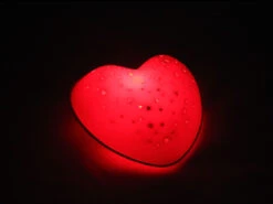 Niermann LED Nachtlicht SOLAR HEART, Projiziert Herzen/Sterne, Mit Solar/USB Aufladbar -Globo Store led nachtlicht solar heart projiziert herzen stern 2