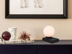 MeineWunschleuchte LED Tischleuchte Glaskugel Weiß Sockel Schwarz - Touch Dimmbar, Ø 12cm